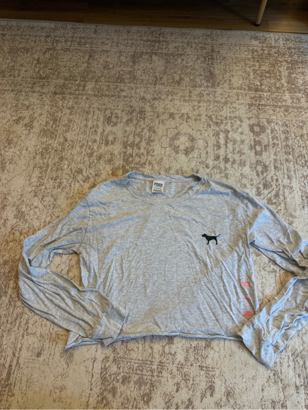 PINK Victoria's Secret Light Gray Long-Sleeve Crop Top with Black Dog Logo